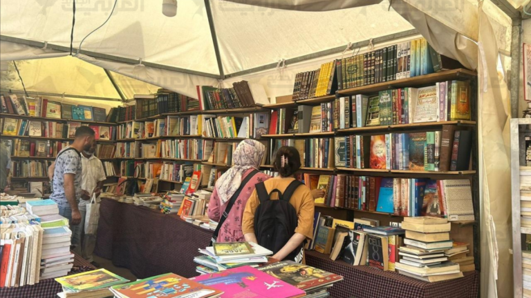 معرض الكتاب المستعمل تصويري